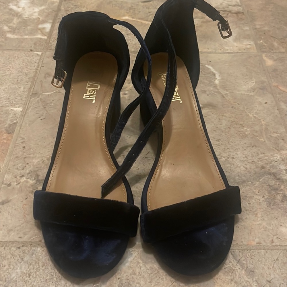 Size 7 shoe brand trash.